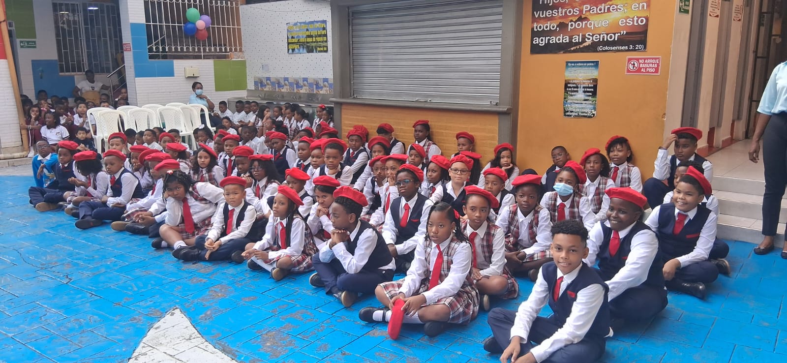 Grupos de niñas y niños