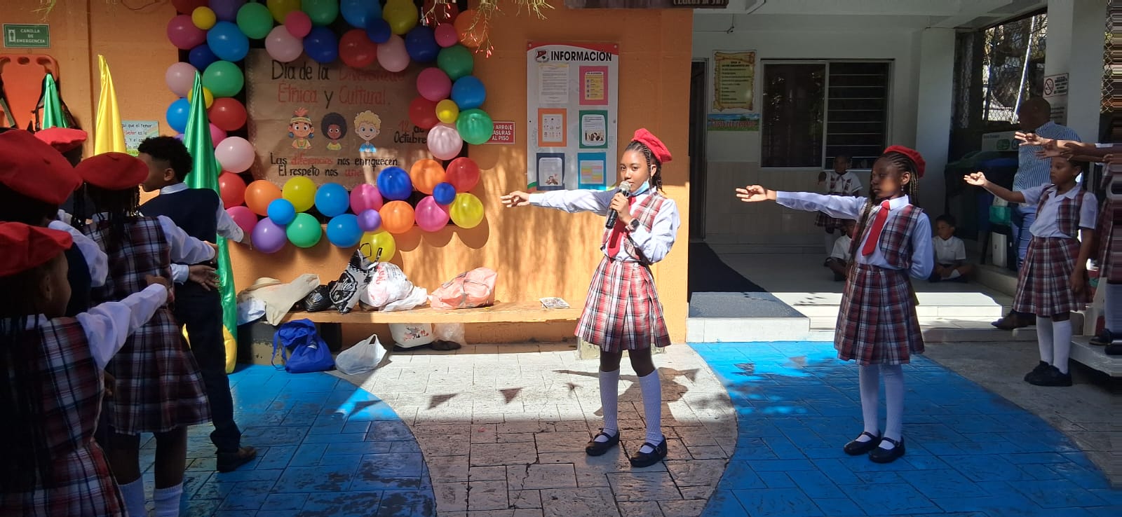 Grupos de niñas y niños