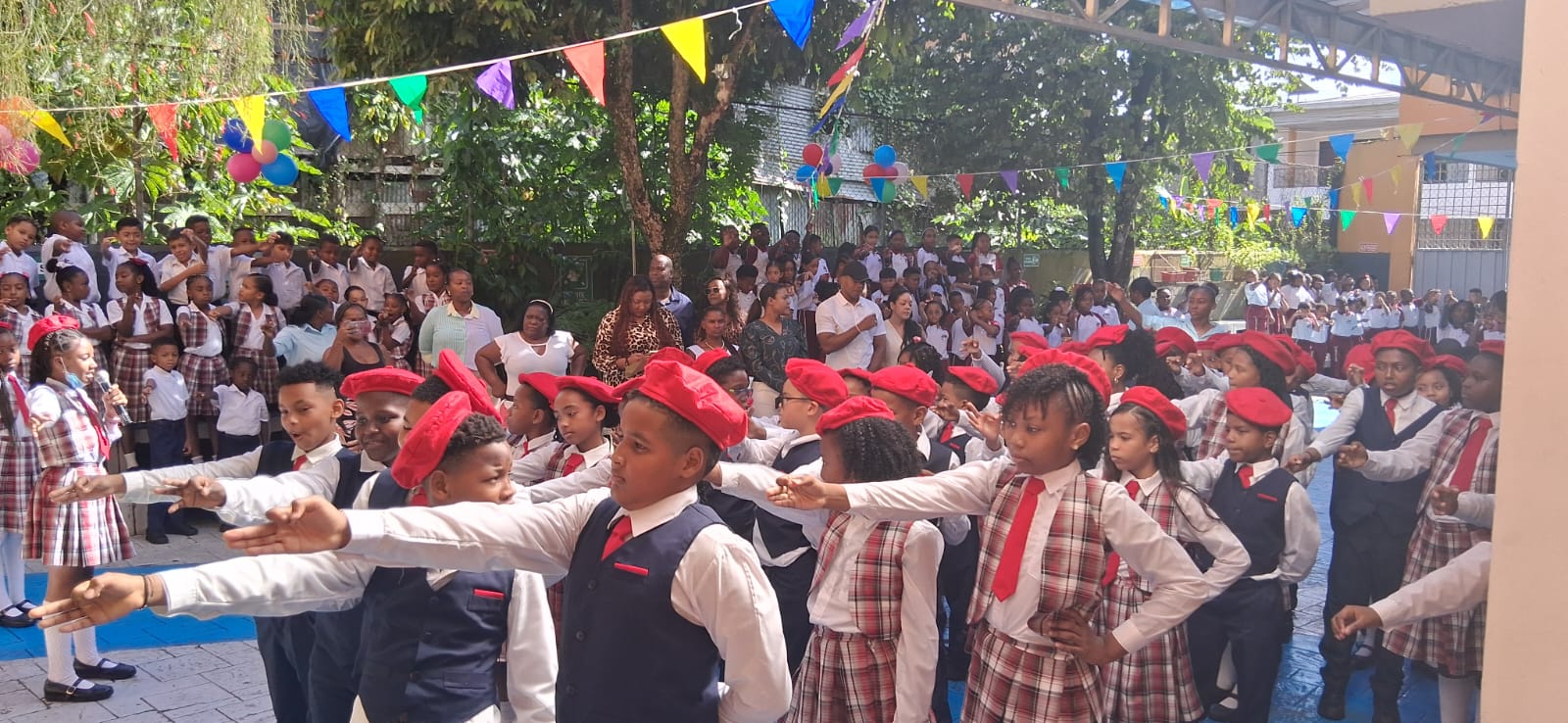 Grupos de niñas y niños