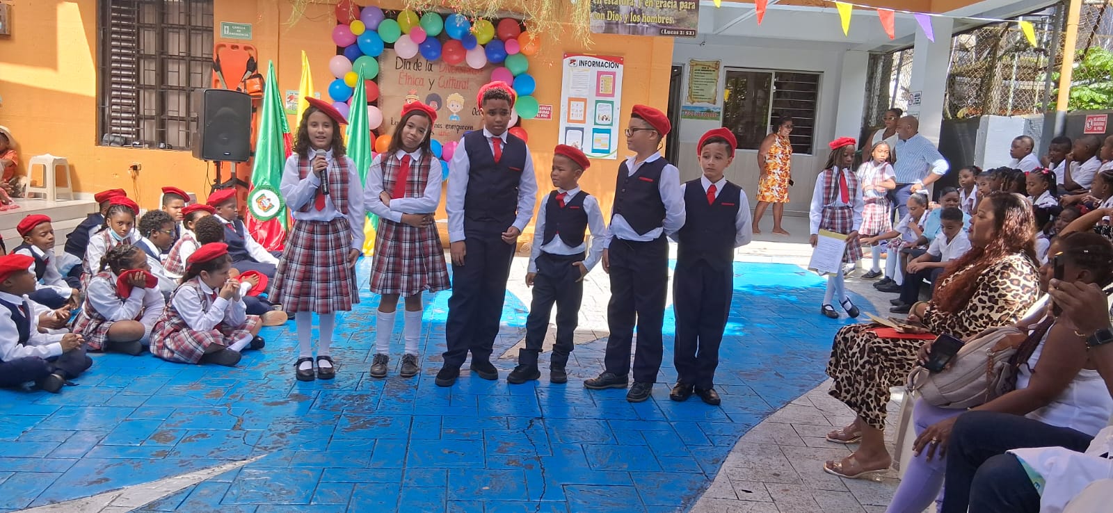 Grupos de niñas y niños